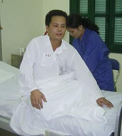 Ghép gan người lớn không khó nhưng… - 1