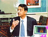 Giao lưu trực tuyến: Những căn bệnh tiềm ẩn của giới văn phòng - 1