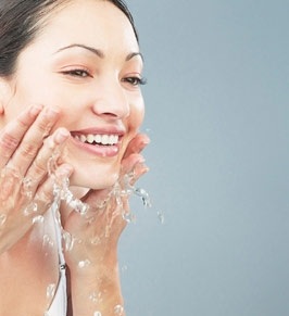 Những “quy tắc” khi rửa mặt - 1 Những “quy tắc” khi rửa mặt - 1