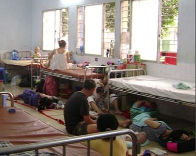 TPHCM: Thời tiết nắng nóng, nhiều trẻ mắc bệnh - 1 TPHCM: Thời tiết nắng nóng, nhiều trẻ mắc bệnh - 1