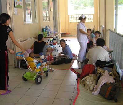 TPHCM: Nắng nóng, nhiều trẻ mắc bệnh tiêu hoá - 1