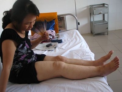Mang bệnh “chân voi” suốt 34 năm - 1