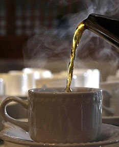 Không nên uống trà quá nóng  - 1