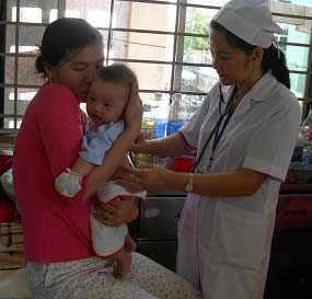 Đà Nẵng: Nắng nóng, trẻ em nhập viện tăng cao - 1