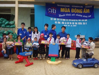 Mùa đông ấm 2008 - Hành trình nối những vòng tay - 3