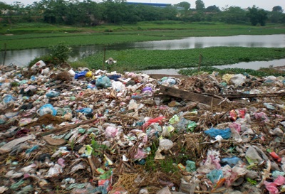 “Xóm thùng phuy” đe dọa người dân và sông Đáy - 4