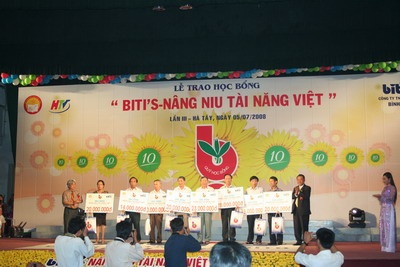 Biti’s trao tặng 700 suất học bổng khu vực phía Bắc - 4 Biti’s trao tặng 700 suất học bổng khu vực phía Bắc - 4