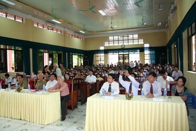 Tặng gần 300 triệu đồng và 10.000 cuốn vở cho học sinh Yên Bái, Lào Cai, Phú Thọ - 2 Tặng gần 300 triệu đồng và 10.000 cuốn vở cho học sinh Yên Bái, Lào Cai, Phú Thọ - 2