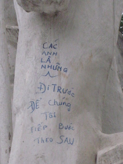 “Trút” tình cảm lên các di tích lịch sử - 18