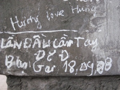 “Trút” tình cảm lên các di tích lịch sử - 8