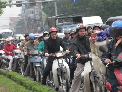 Giao thông rối loạn vì đèn chỉ dẫn “bất ngờ” mất tín hiệu - 5 Giao thông rối loạn vì đèn chỉ dẫn “bất ngờ” mất tín hiệu - 5