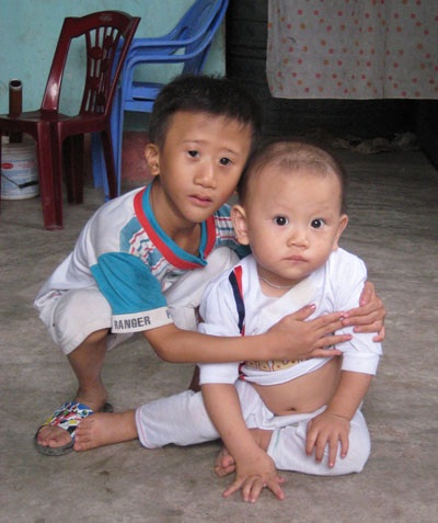 Tôi chỉ biết ôm con và khóc! - 2 Tôi chỉ biết ôm con và khóc! - 2