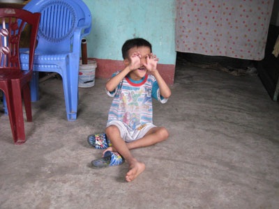 Tôi chỉ biết ôm con và khóc! - 3 Tôi chỉ biết ôm con và khóc! - 3