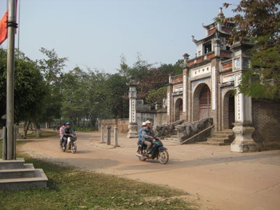 Thành Cổ Loa cận kề nguy cơ bị “chôn vùi” - 5 Thành Cổ Loa cận kề nguy cơ bị “chôn vùi” - 5