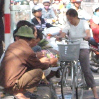 Cửu vạn “kiếm bộn” sau lũ - 1 Cửu vạn “kiếm bộn” sau lũ - 1