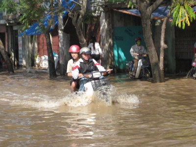 Hà Nội: Đường 32 vẫn còn “sóng thần” - 11 Hà Nội: Đường 32 vẫn còn “sóng thần” - 11