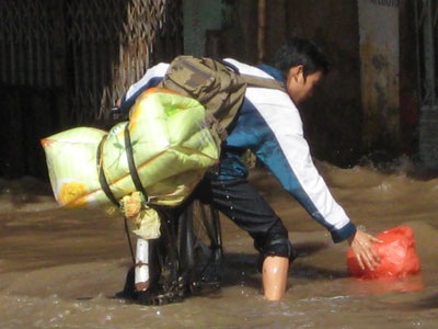 Hà Nội: Đường 32 vẫn còn “sóng thần” - 9 Hà Nội: Đường 32 vẫn còn “sóng thần” - 9