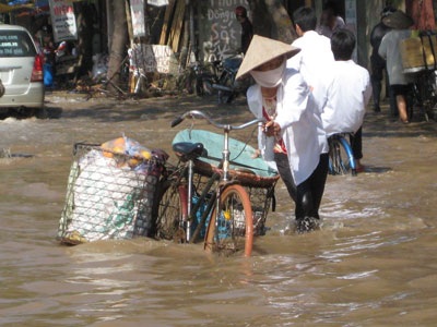 Hà Nội: Đường 32 vẫn còn “sóng thần” - 7 Hà Nội: Đường 32 vẫn còn “sóng thần” - 7