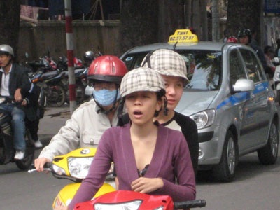 Mũ bảo hiểm thời trang vẫn “tấp nập” xuống phố - 4 Mũ bảo hiểm thời trang vẫn “tấp nập” xuống phố - 4