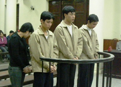 Bị nghi xù tiền, khách tẩm quất mất mạng - 1