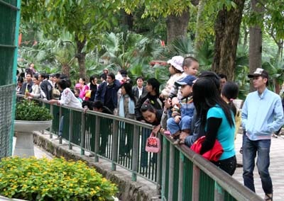 Hà Nội vắng lặng ngày nghỉ bù - 7