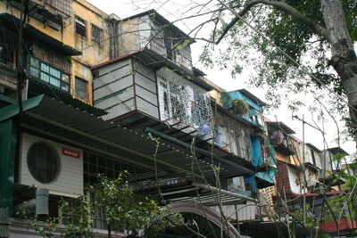 Đeo bám chung cư, chờ cải tạo - 2 Đeo bám chung cư, chờ cải tạo - 2