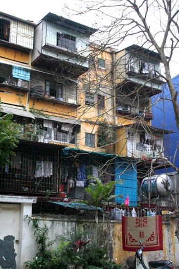 Đeo bám chung cư, chờ cải tạo - 3 Đeo bám chung cư, chờ cải tạo - 3