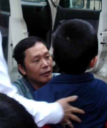 Dũng “kiều” nhận án trong vòng vây vợ con - 1