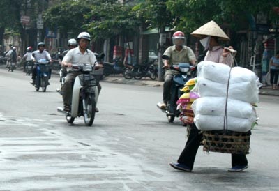 Hà Nội: Hàng rong “về lại” phố cấm - 3 Hà Nội: Hàng rong “về lại” phố cấm - 3