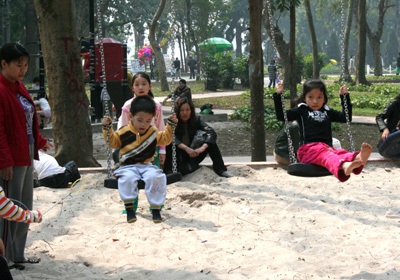 Hà Nội “bừng lên” trong nắng mới - 6