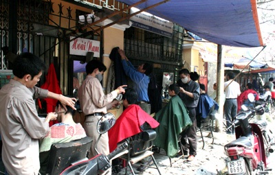 Hà Nội “bừng lên” trong nắng mới - 5