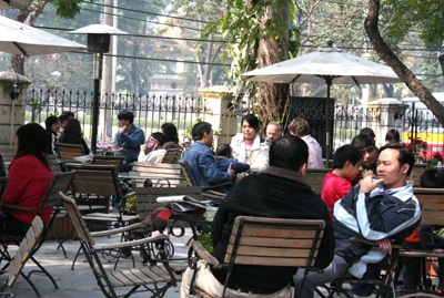 Hà Nội “bừng lên” trong nắng mới - 3