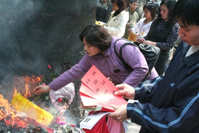 Hàng rong “thăng hoa” trong ngày rằm - 8 Hàng rong “thăng hoa” trong ngày rằm - 8