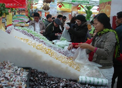 Dân tính toán, siêu thị trông chờ cận tết - 2 Dân tính toán, siêu thị trông chờ cận tết - 2