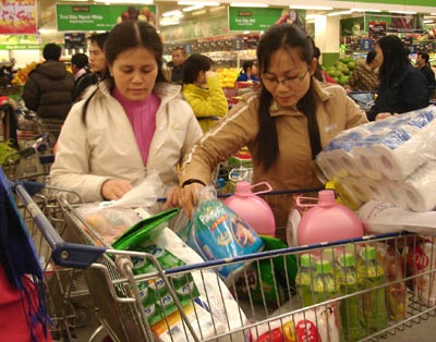 Dân tính toán, siêu thị trông chờ cận tết - 3 Dân tính toán, siêu thị trông chờ cận tết - 3