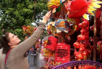 Đèn trời, đầu lân “cầm trịch” đêm Trung thu - 1 Đèn trời, đầu lân “cầm trịch” đêm Trung thu - 1