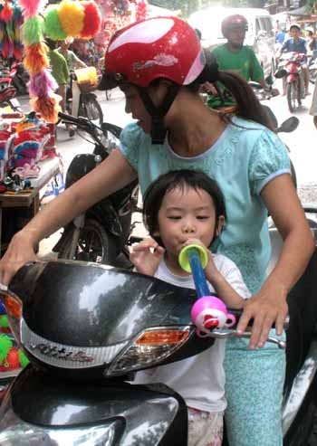 Đèn trời, đầu lân “cầm trịch” đêm Trung thu - 8 Đèn trời, đầu lân “cầm trịch” đêm Trung thu - 8