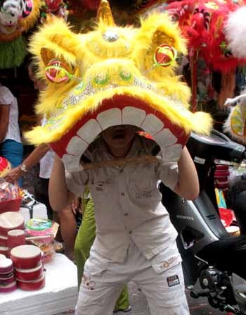 Đèn trời, đầu lân “cầm trịch” đêm Trung thu - 7 Đèn trời, đầu lân “cầm trịch” đêm Trung thu - 7