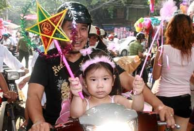 Đèn trời, đầu lân “cầm trịch” đêm Trung thu - 9 Đèn trời, đầu lân “cầm trịch” đêm Trung thu - 9