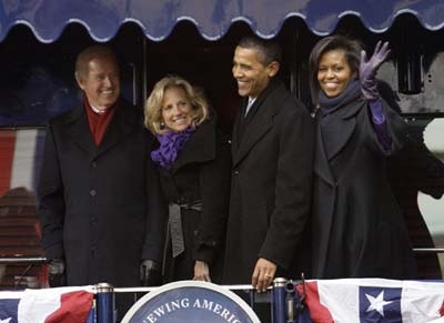 Chùm ảnh: Chuyến tàu lịch sử của Obama tới Washington - 5