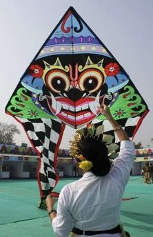 Chùm ảnh: Những chiếc diều hình thù quái dị - 4