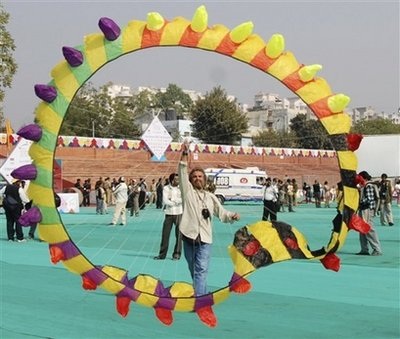 Chùm ảnh: Những chiếc diều hình thù quái dị - 3