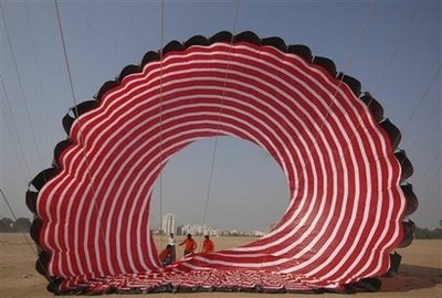 Chùm ảnh: Những chiếc diều hình thù quái dị - 1