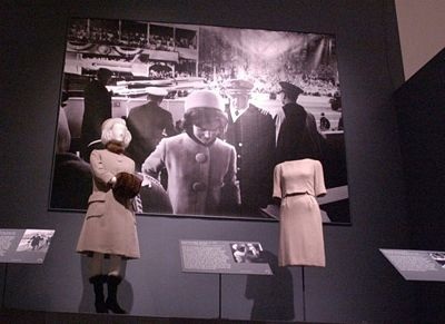 Chùm ảnh: Thời trang của các đệ nhất phu nhân trong ngày tổng thống nhậm chức - 2 Chùm ảnh: Thời trang của các đệ nhất phu nhân trong ngày tổng thống nhậm chức - 2