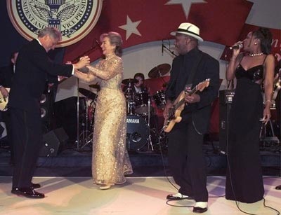 Chùm ảnh: Các tổng thống Mỹ khiêu vũ trong lễ nhậm chức - 2