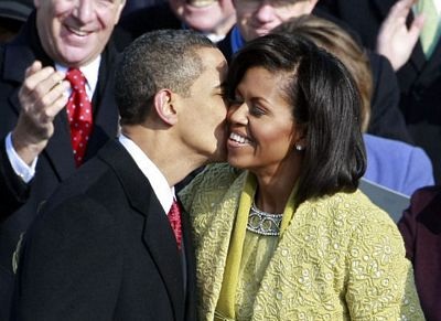 Vợ chồng Obama “tình cảm” cả trong ngày nhậm chức - 2