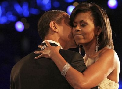 Vợ chồng Obama “tình cảm” cả trong ngày nhậm chức - 13