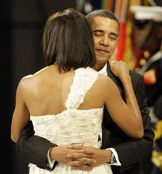 Vợ chồng Obama “tình cảm” cả trong ngày nhậm chức - 15