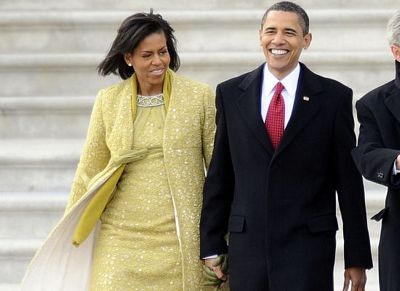 Vợ chồng Obama “tình cảm” cả trong ngày nhậm chức - 1