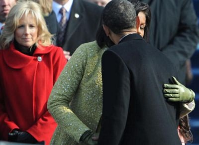 Vợ chồng Obama “tình cảm” cả trong ngày nhậm chức - 9